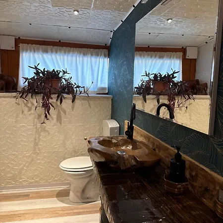 Smith's House Pensionat 3*